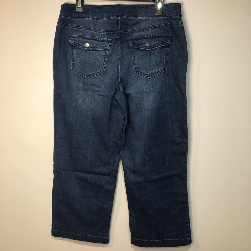 D. Jeans Cropped Ankle Blue Denim Jeans, with Button Accents - Picture 2 of 7